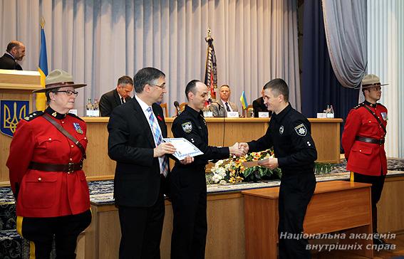 Патрульні поліцейські отримали сертифікати про підготовку за канадською програмою