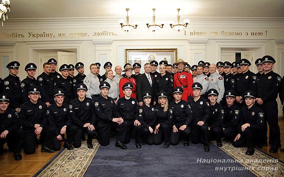 Патрульні поліцейські отримали сертифікати про підготовку за канадською програмою