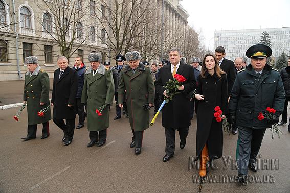 Ветерани та керівники МВС вшанували пам'ять колег, які загинули при виконанні службових обов'язків (фото)
