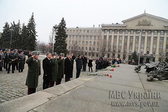 Ветерани та керівники МВС вшанували пам'ять колег, які загинули при виконанні службових обов'язків (фото)