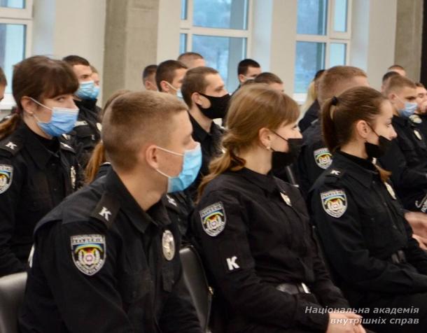 З нагоди Міжнародного дня цивільної авіації до курсантів академії завітали поліцейські Управління авіації та поліції на воді 