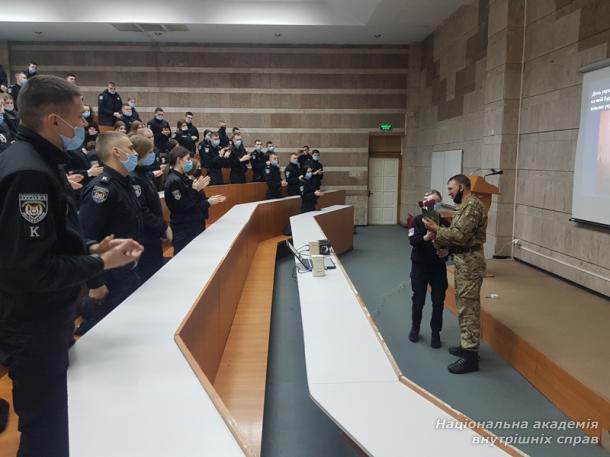 Зустріч курсантів ННІ № 3 НАВС з командиром добровольчого батальйону «Миротворець» Андрієм Бахтовим