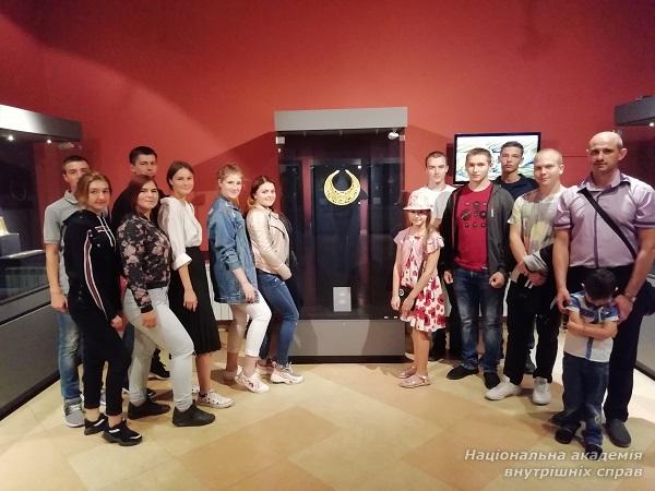 Кураторська година – екскурсія  до Музею історичних коштовностей України