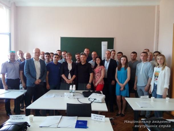 Семінар-тренінг для детективів Національної поліції України: теорія та практика